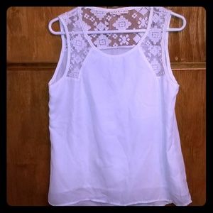 Pretty white lace sleeveles tank.